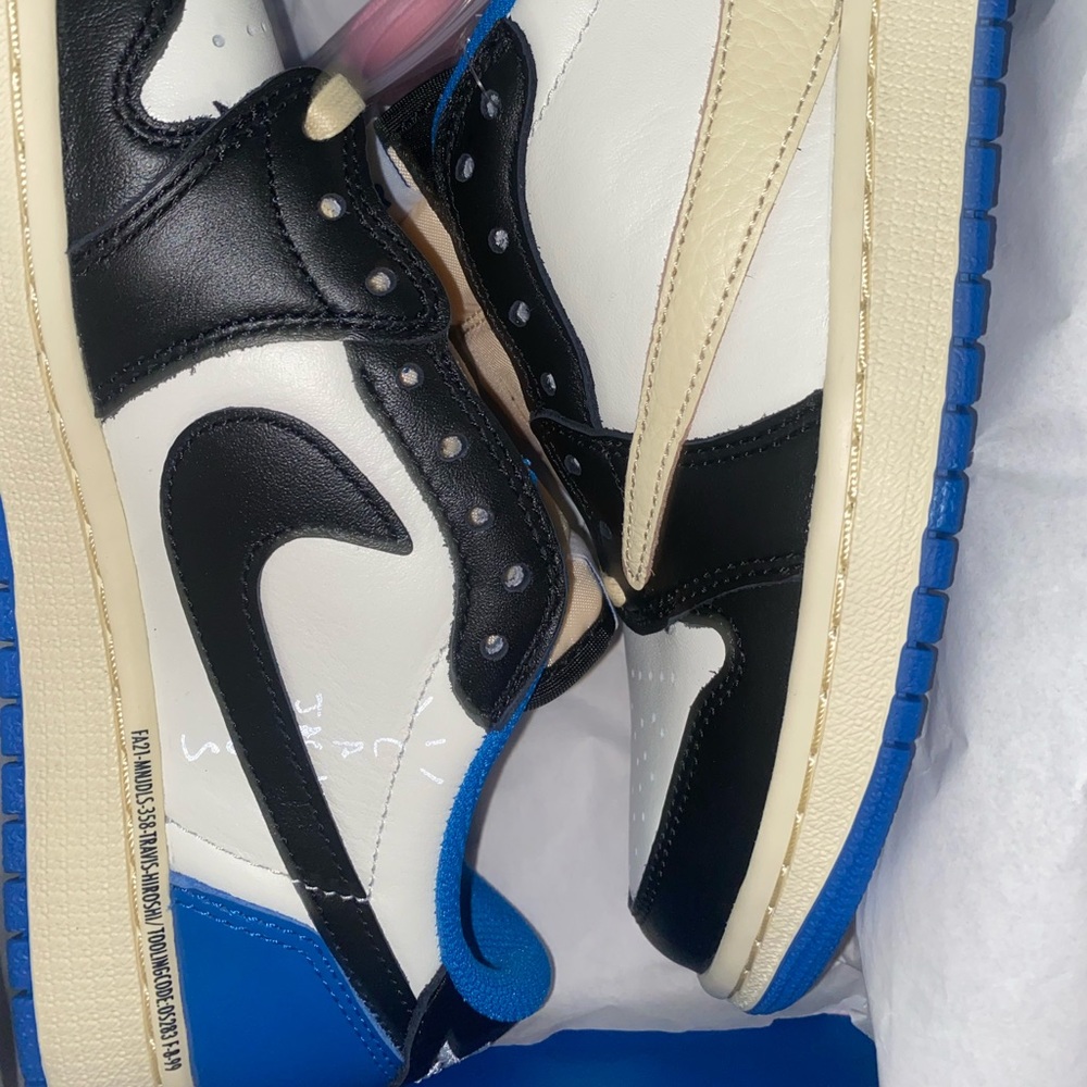 Travis SCOTT X Nike X Fragment Jordan 1 Low Shoes.
